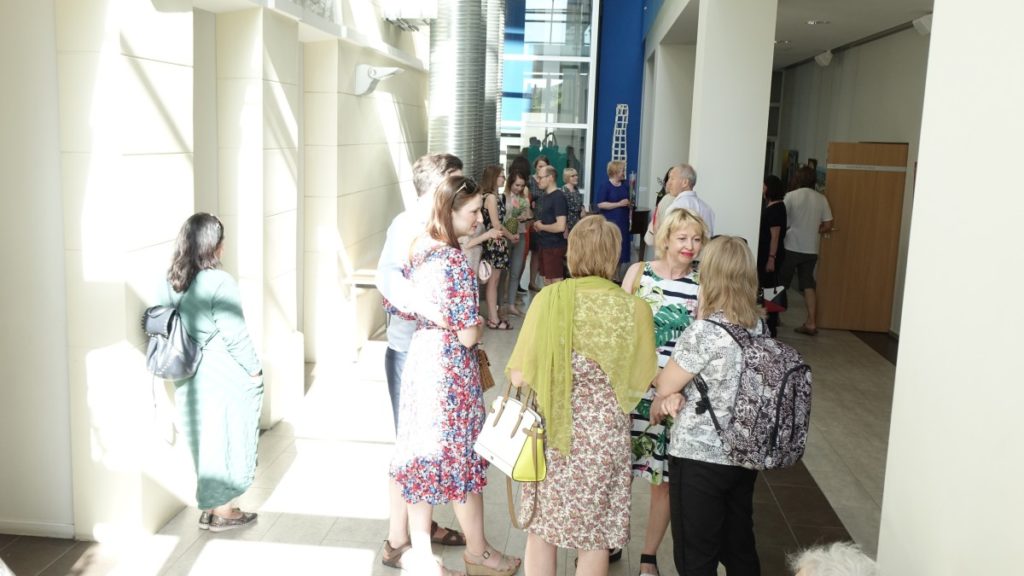 Parodos atidarymo akimirka