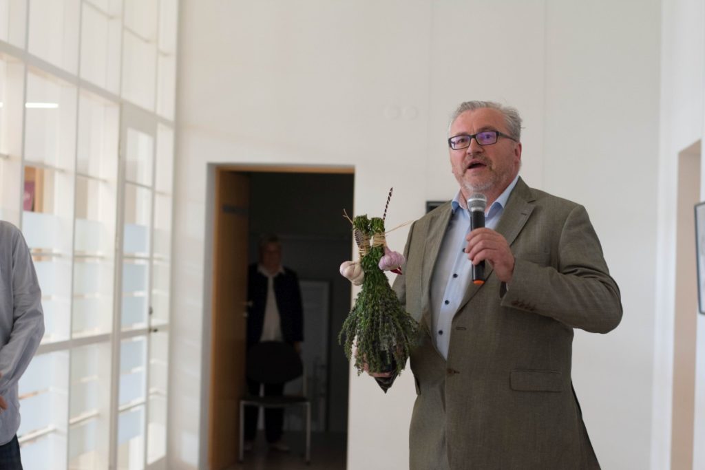 Emocingas Panevėžio dailės galerijos, Stasio Eidrigevičiaus menų centro direktoriaus Egidijaus Žukausko sveikinimas.