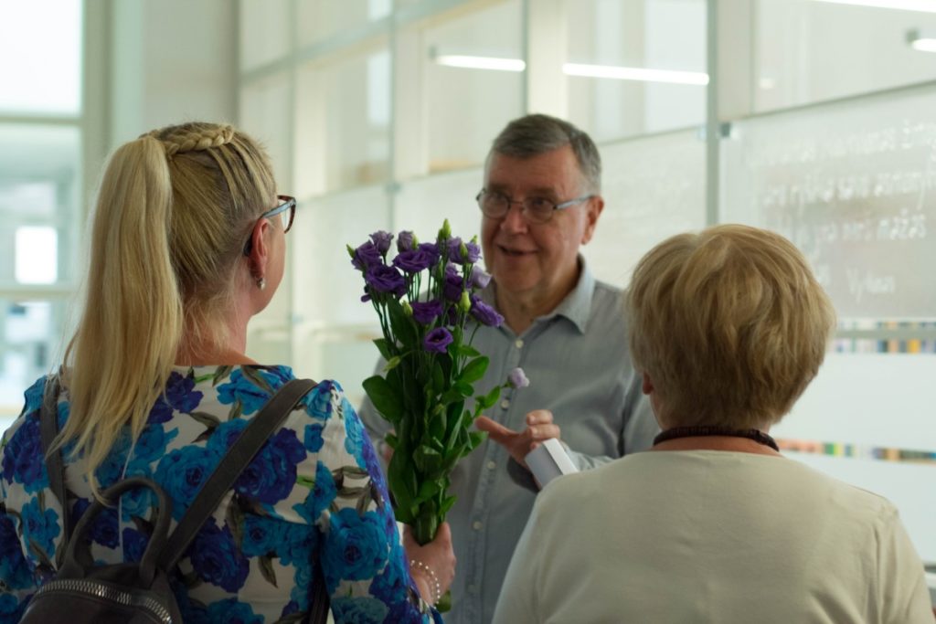 Stasiui STASIO sesers Apolonijos ir dukterėčios dovanos.