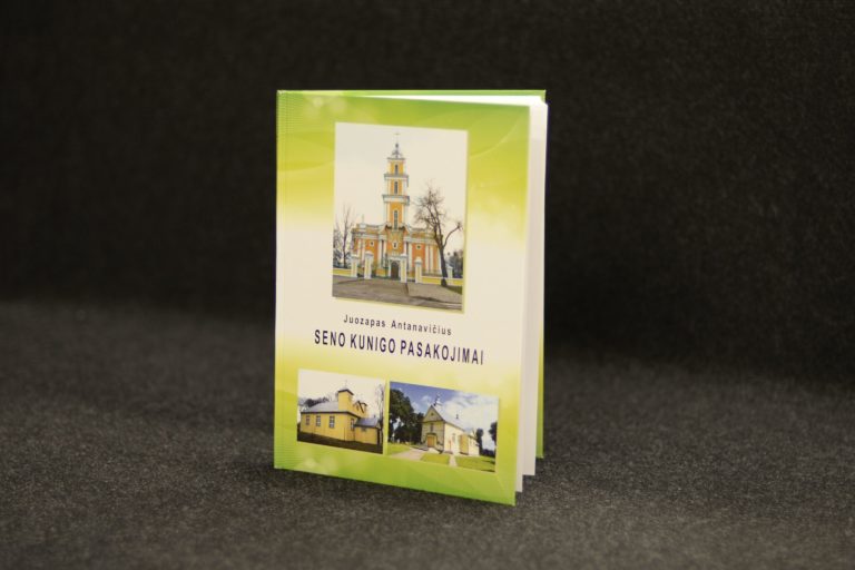 Juozapo Antanavičiaus knyga ,,Seno kunigo pasakojimai”. Nuotr. G. Zauros