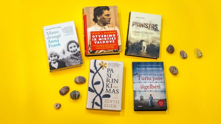 Ryškiame geltoname fone išdėliotos penkios knygos holokausto tema