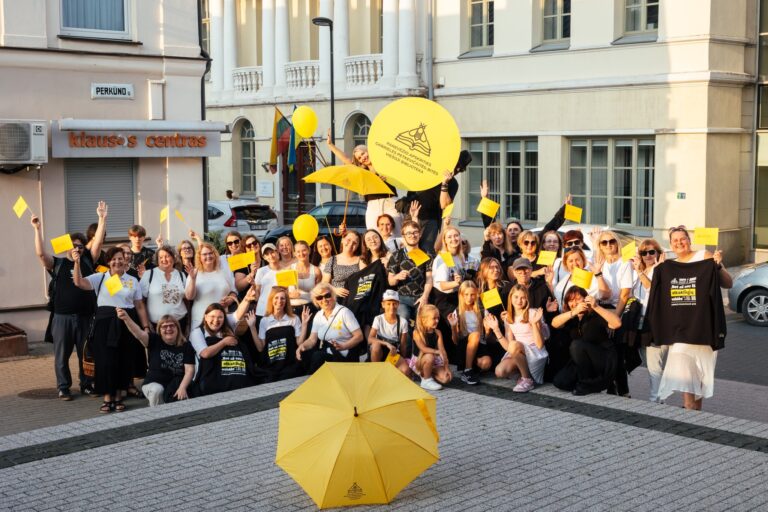 Bibliotekos bendruomenė dalyvavo šventinėje 522 Panevėžio miesto „Švęskime! Kaip mes“ gimtadienio eisenoje